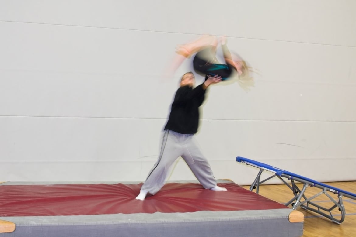 front-flip-gymnastics front-flip-gymnastics