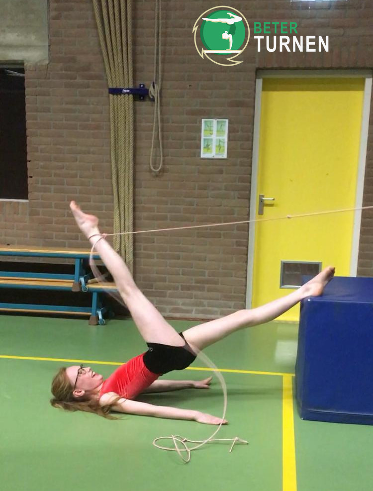 lying-leg-swing-splits